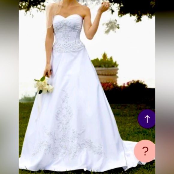 David’s Bridal Sweetheart neckline wedding dress, ball gown - Picture 1 of 12